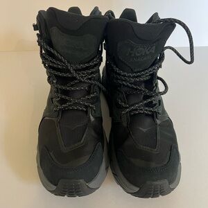 Hoka women’s Anacapa 2 mid GTX hiking shoe. Black and gray. Size 8.5. NWT.